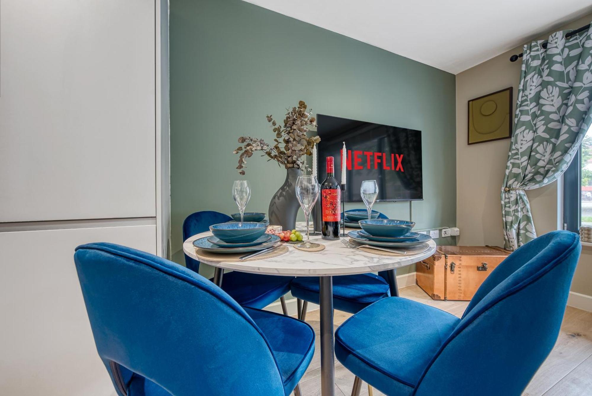 1 Bedroom Ocean Village Luxurious, Stylish & Cosy Apartment, Central Location In Southampton, Sleeps 4 - Summer Special Offer! - By Blue Puffin Stays 외부 사진