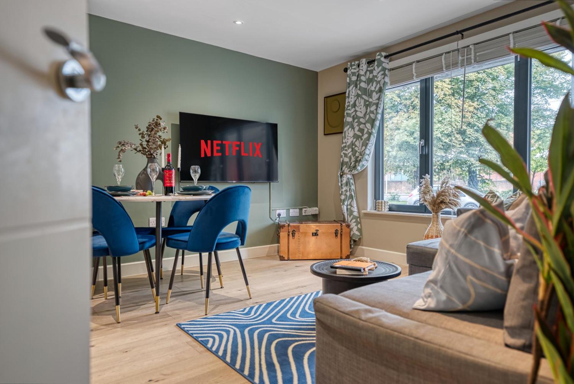 1 Bedroom Ocean Village Luxurious, Stylish & Cosy Apartment, Central Location In Southampton, Sleeps 4 - Summer Special Offer! - By Blue Puffin Stays 외부 사진