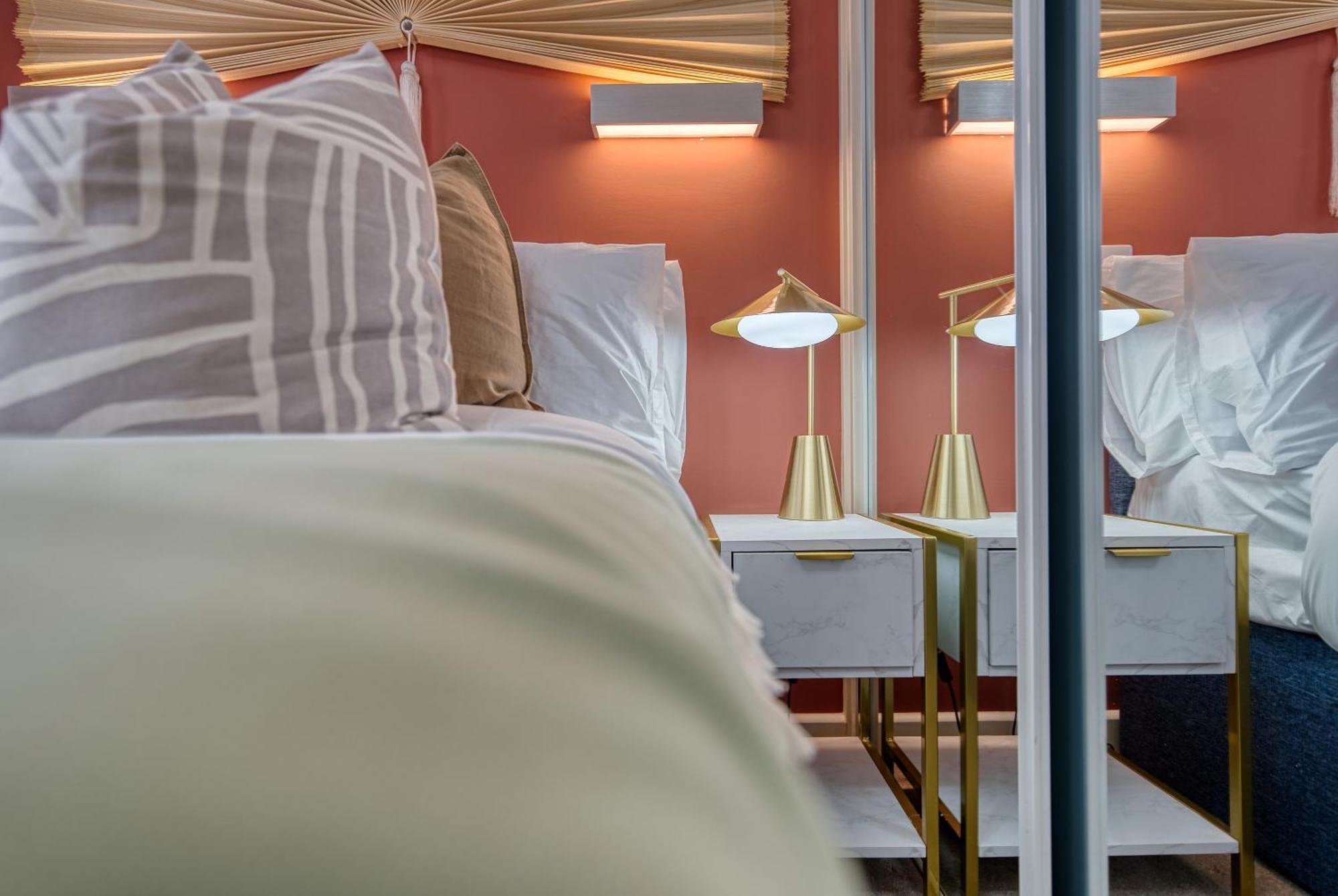 1 Bedroom Ocean Village Luxurious, Stylish & Cosy Apartment, Central Location In Southampton, Sleeps 4 - Summer Special Offer! - By Blue Puffin Stays 외부 사진