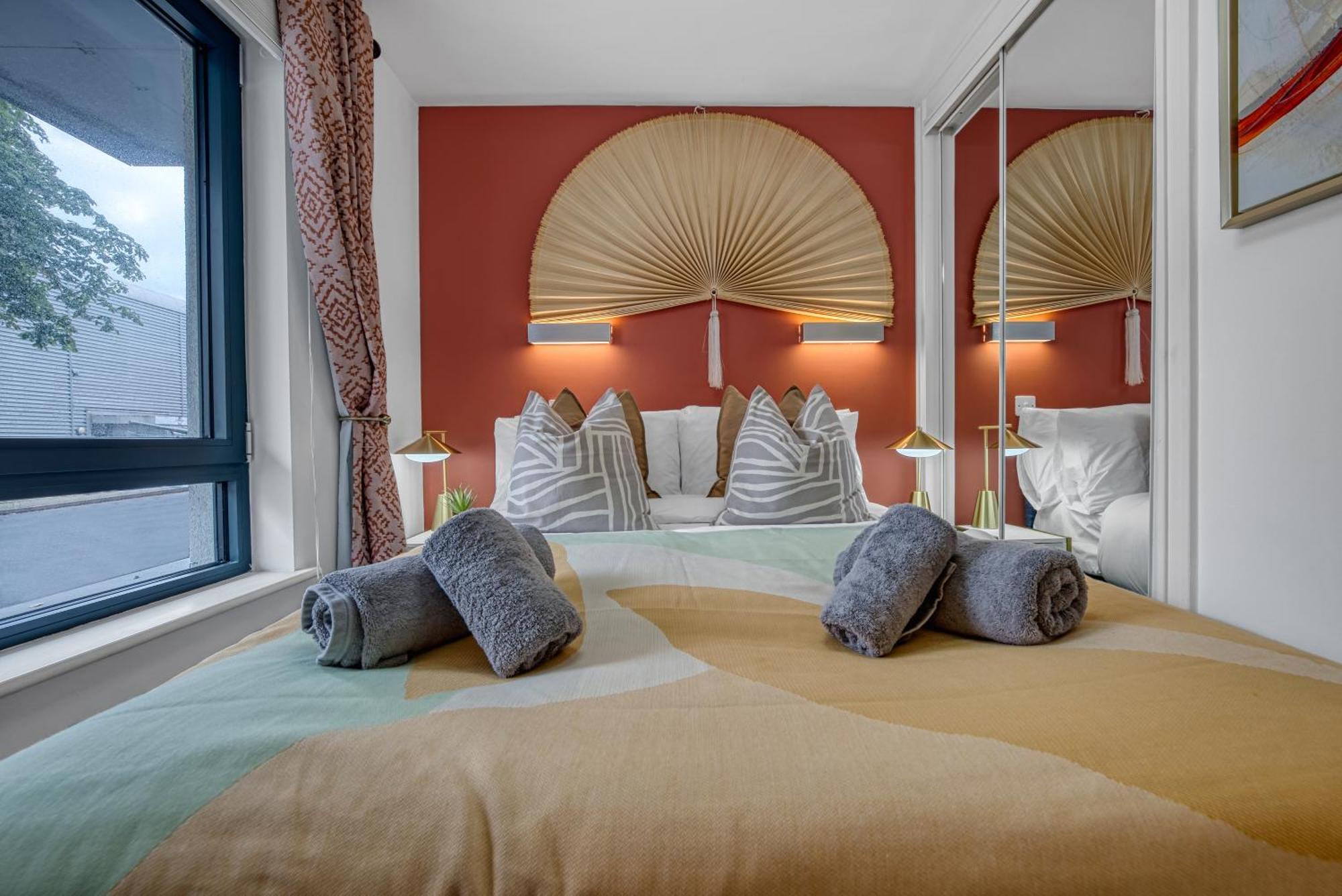 1 Bedroom Ocean Village Luxurious, Stylish & Cosy Apartment, Central Location In Southampton, Sleeps 4 - Summer Special Offer! - By Blue Puffin Stays 외부 사진