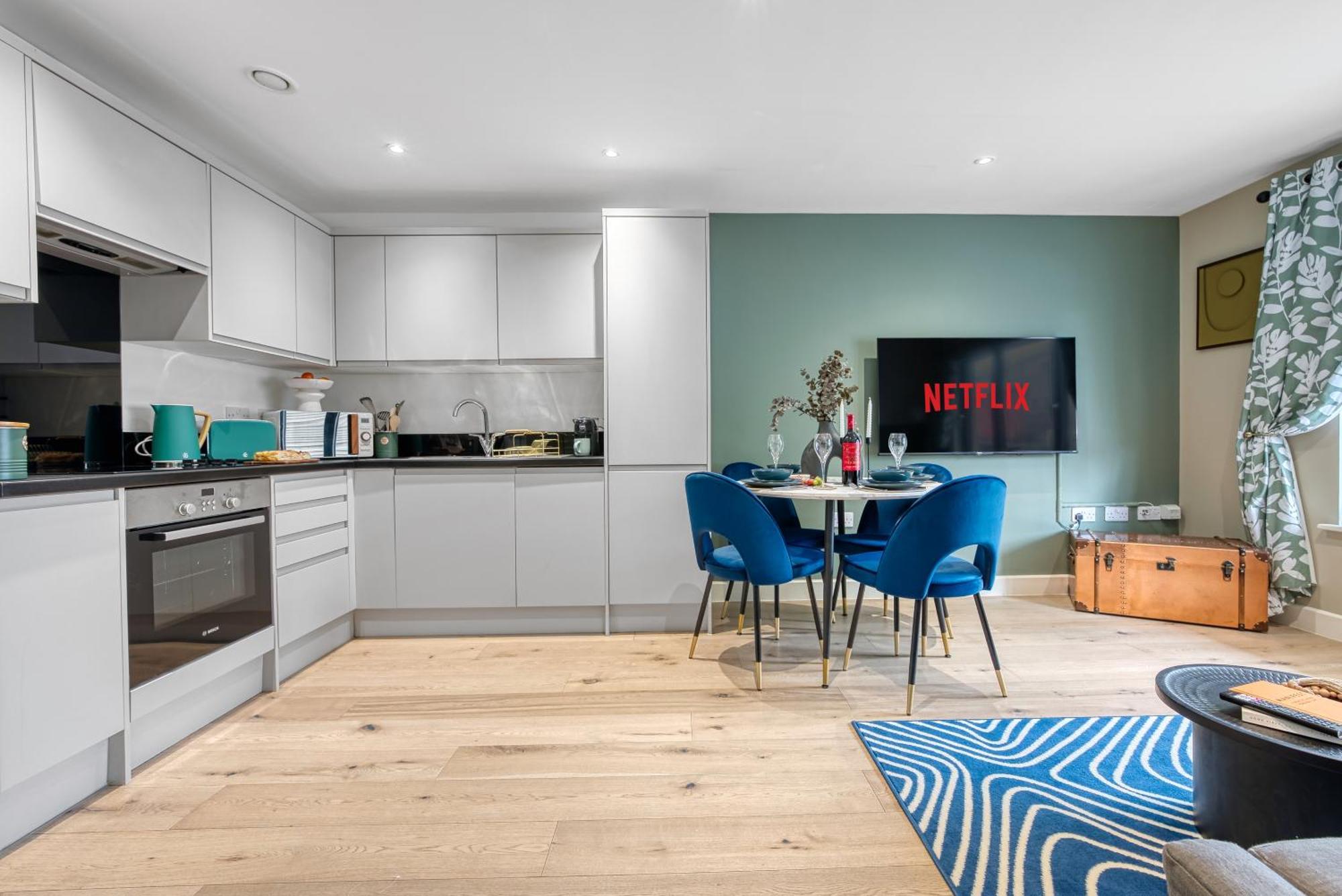 1 Bedroom Ocean Village Luxurious, Stylish & Cosy Apartment, Central Location In Southampton, Sleeps 4 - Summer Special Offer! - By Blue Puffin Stays 외부 사진
