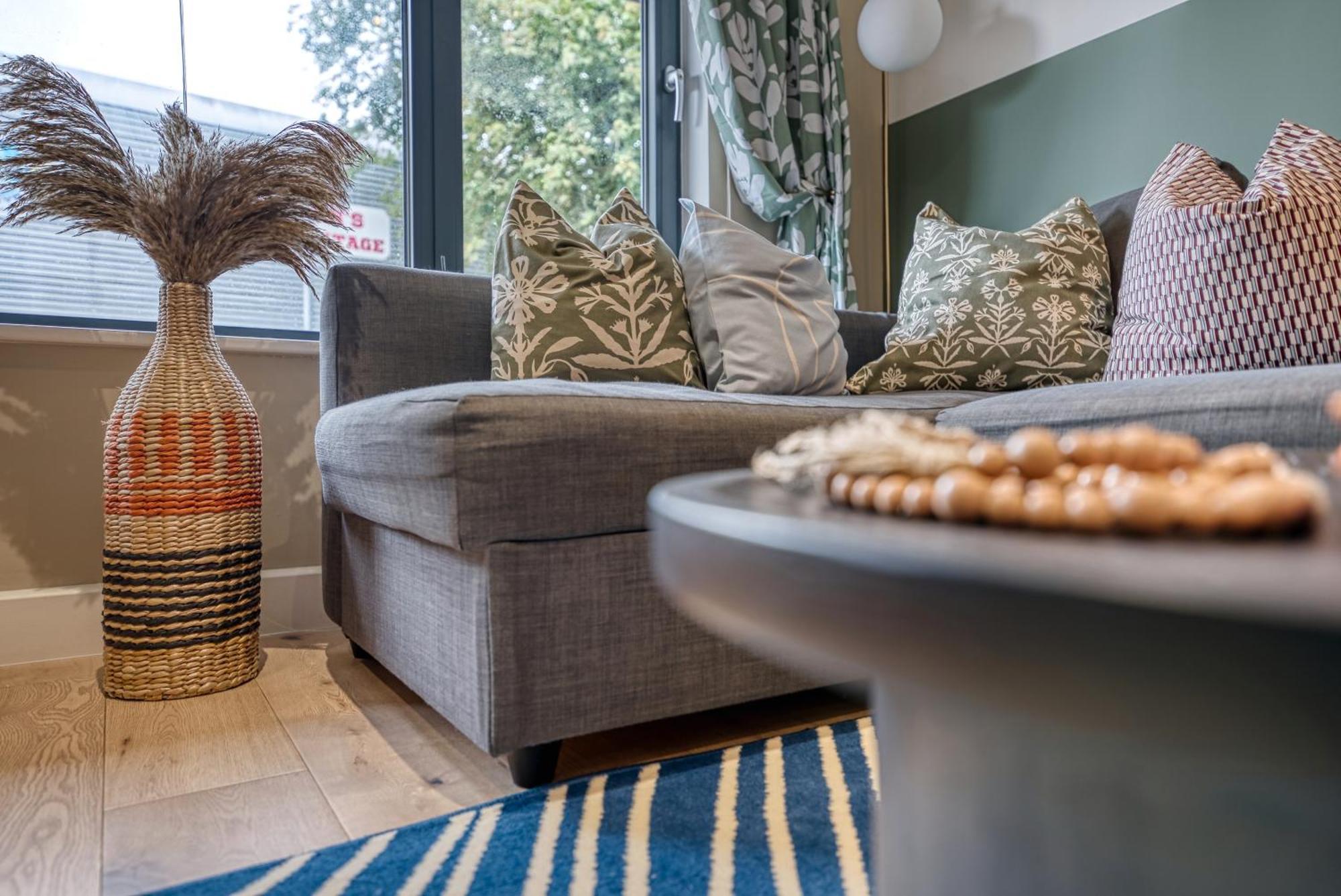1 Bedroom Ocean Village Luxurious, Stylish & Cosy Apartment, Central Location In Southampton, Sleeps 4 - Summer Special Offer! - By Blue Puffin Stays 외부 사진