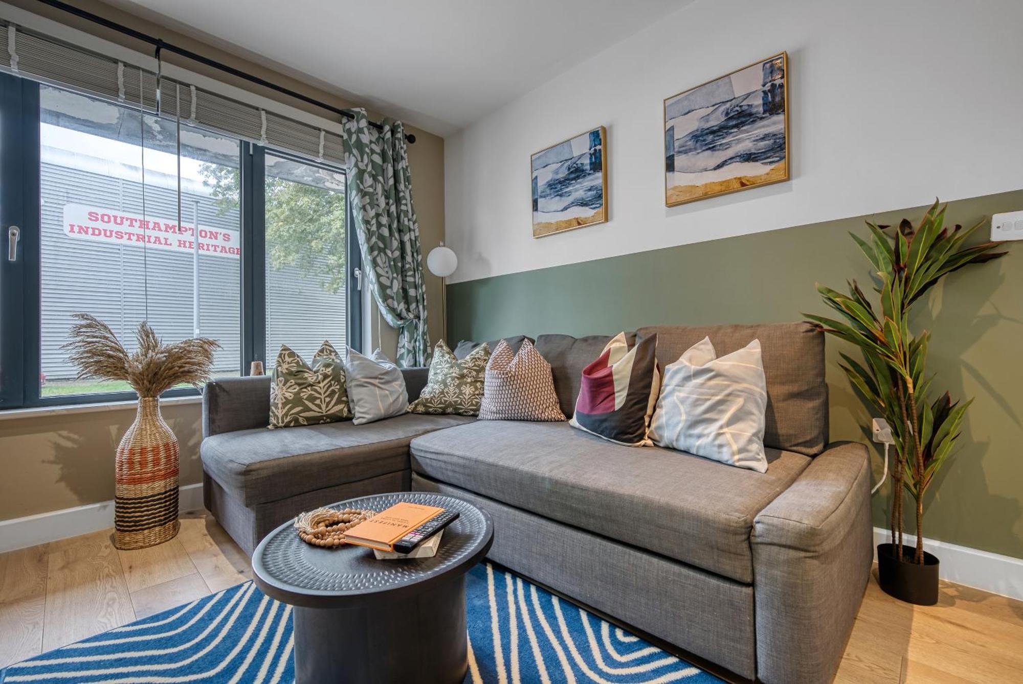 1 Bedroom Ocean Village Luxurious, Stylish & Cosy Apartment, Central Location In Southampton, Sleeps 4 - Summer Special Offer! - By Blue Puffin Stays 외부 사진