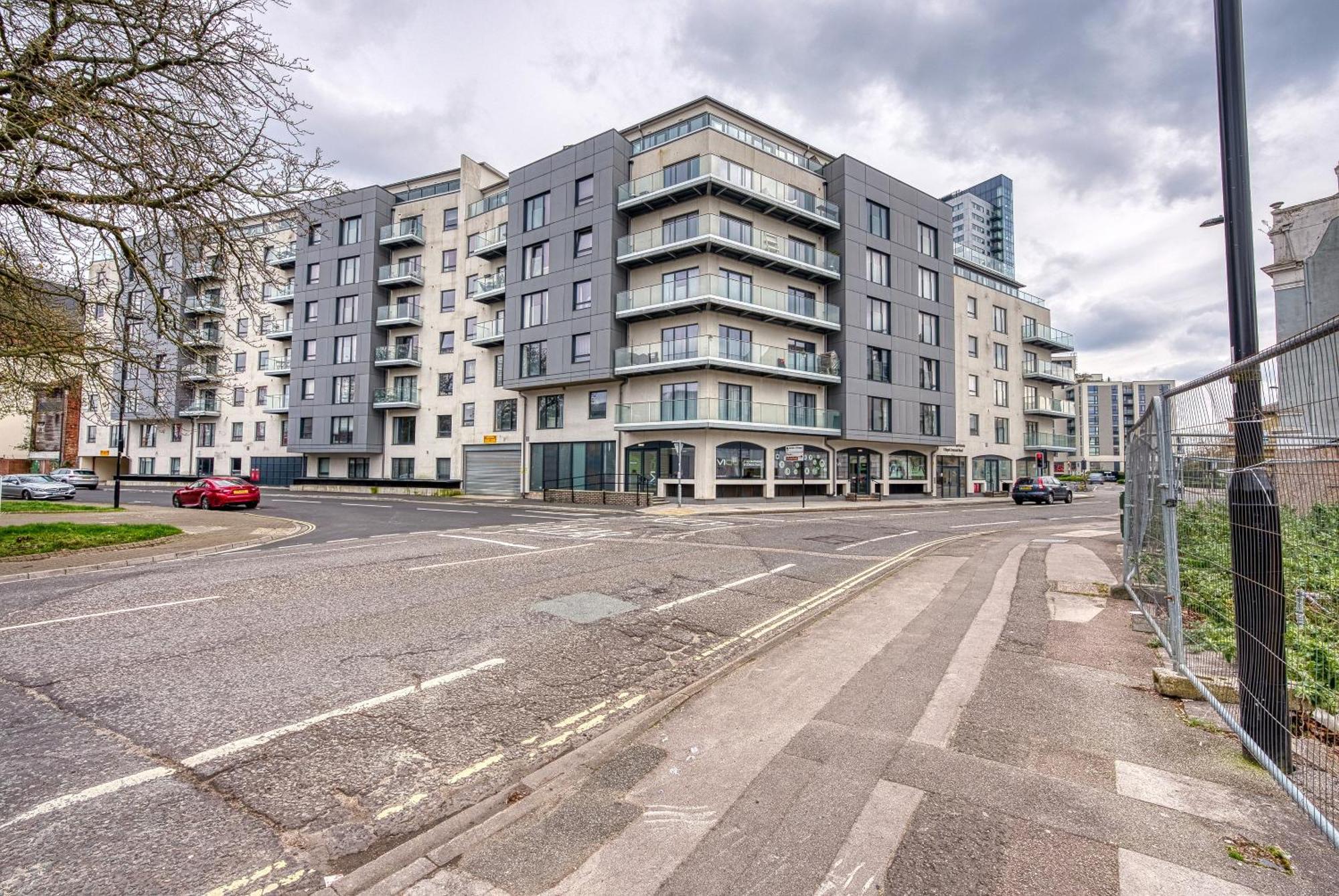 1 Bedroom Ocean Village Luxurious, Stylish & Cosy Apartment, Central Location In Southampton, Sleeps 4 - Summer Special Offer! - By Blue Puffin Stays 외부 사진